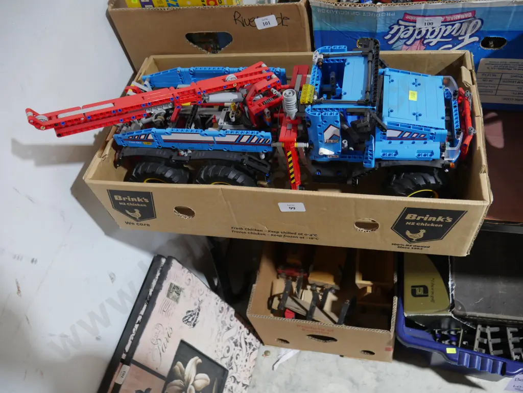 LEGO Technic all terrain tow truck Image 1++