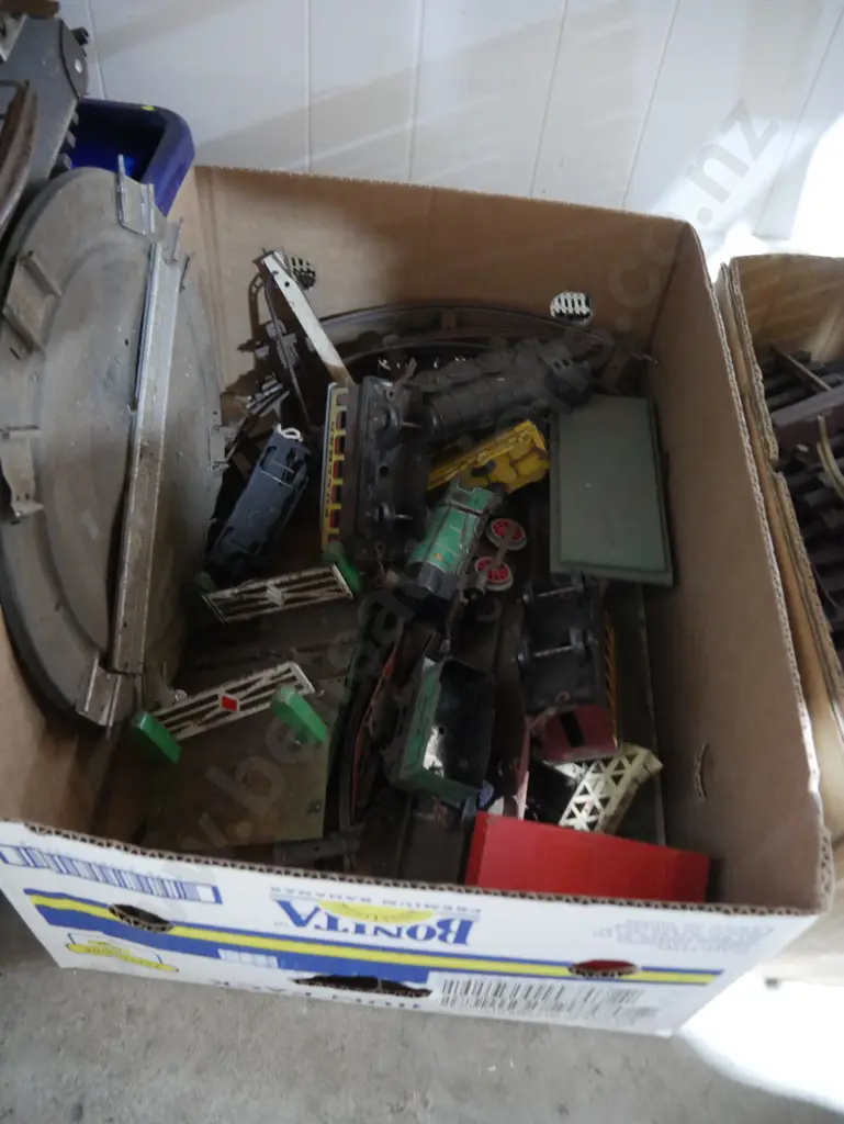 Four boxes of model trains etc Image 1++