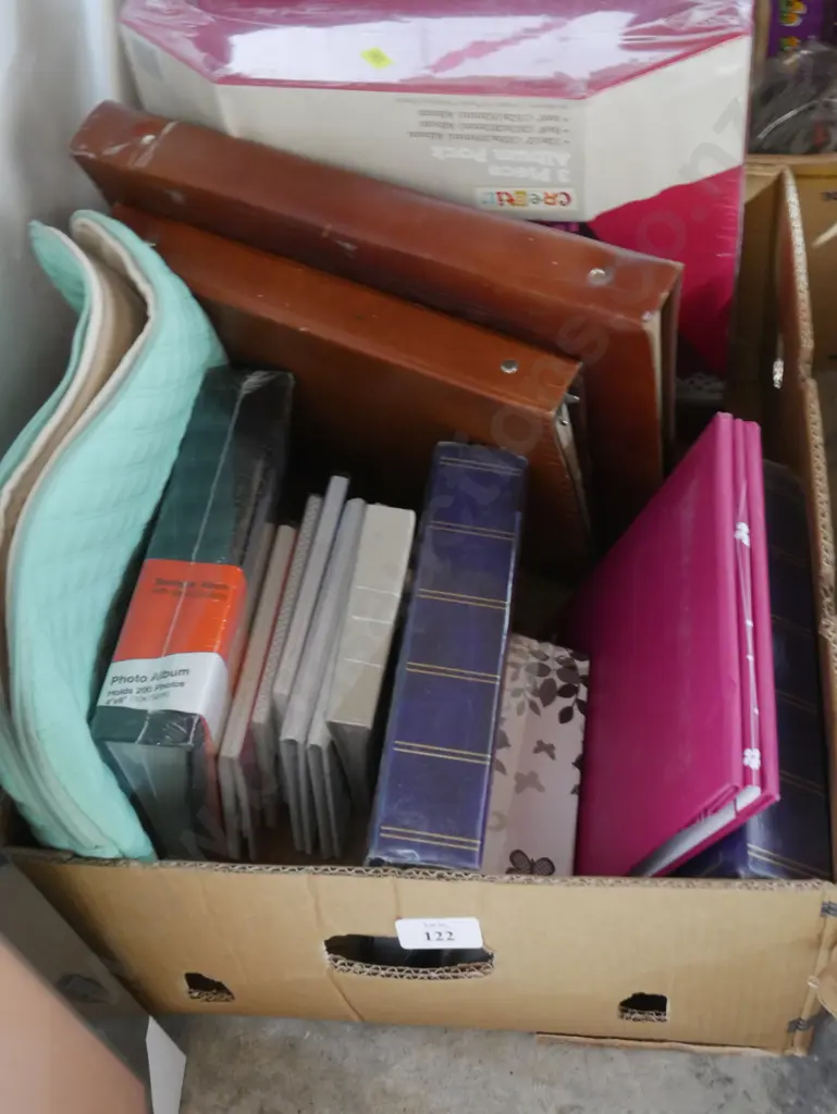 Assorted photo albums Image 1++