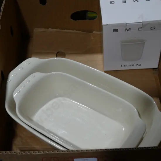 Smeg baking dishes and utensil pot