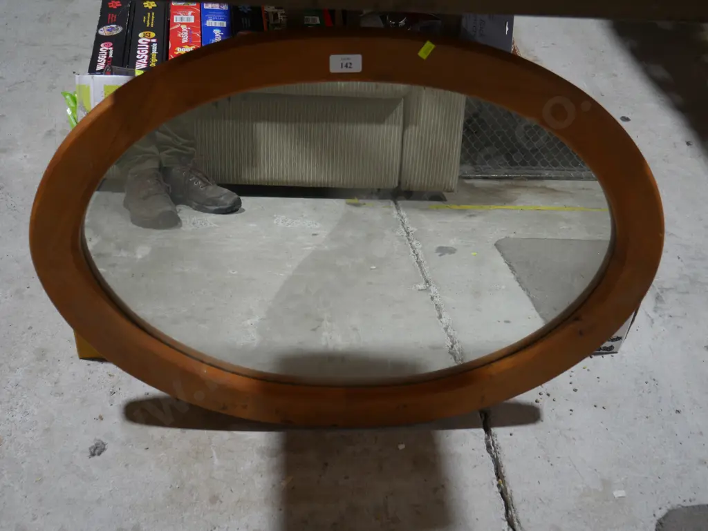 Oval mirror Image 1++