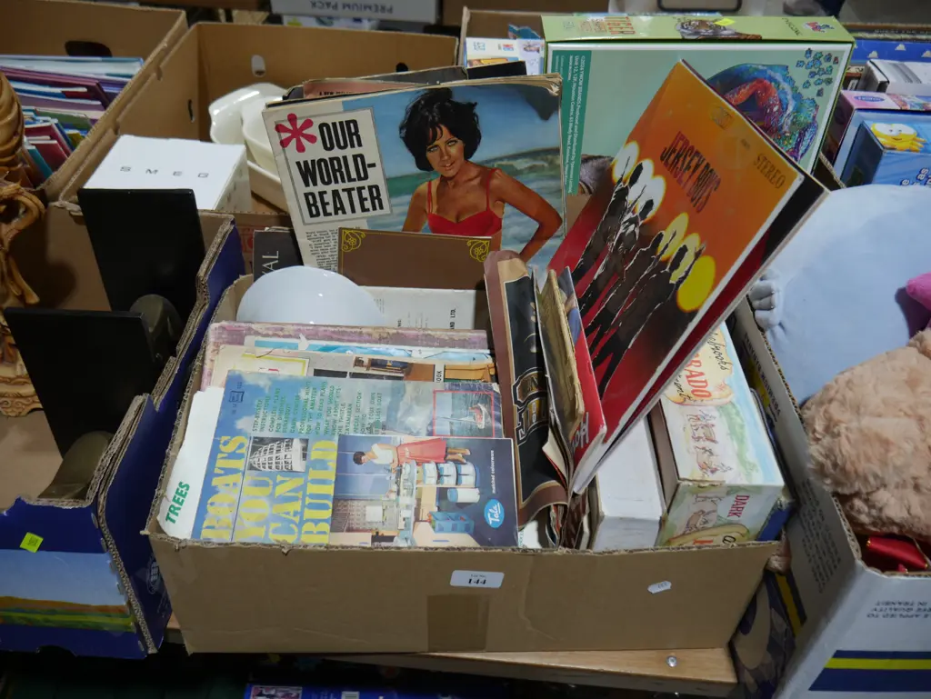 Books/annuals Image 1++