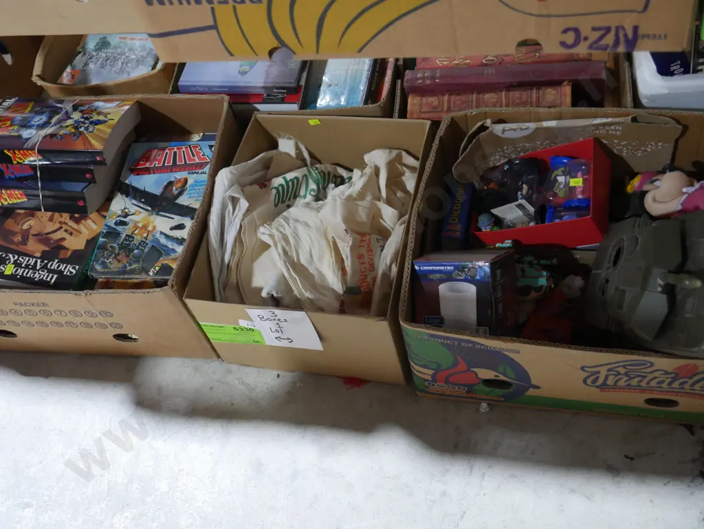 Three boxes books, linen, toys Image 1++