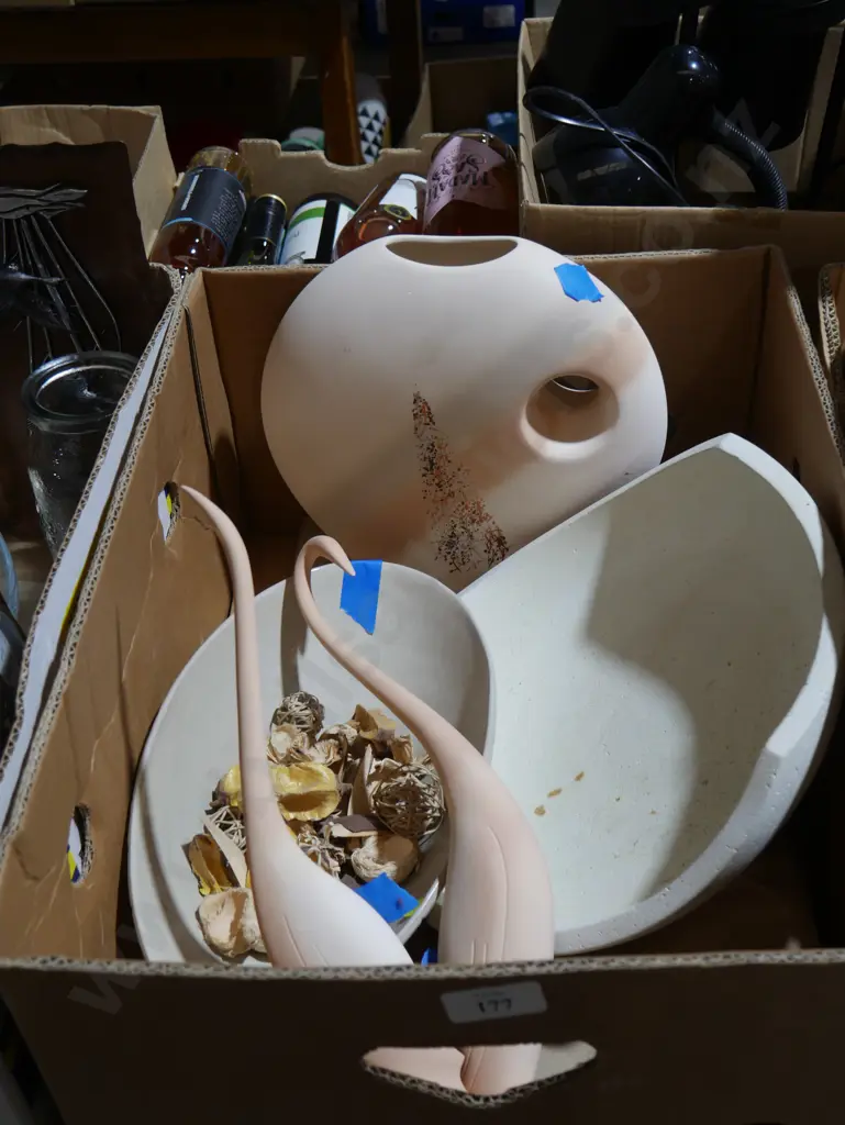 Bowls, bird ornaments, vase Image 1++