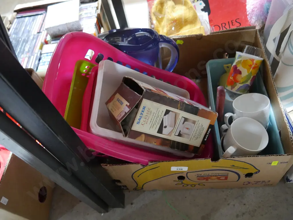 Plastic containers etc Image 1++