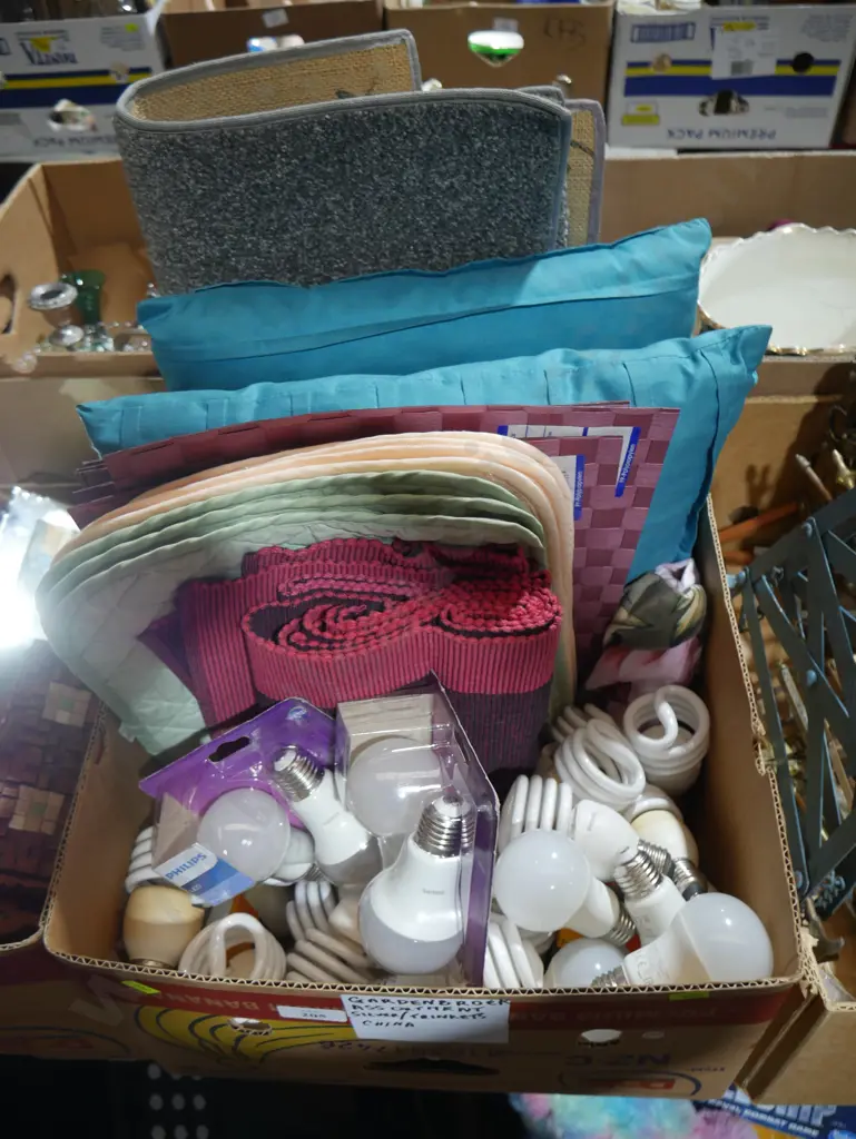 Cushions, light bulbs etc Image 1++