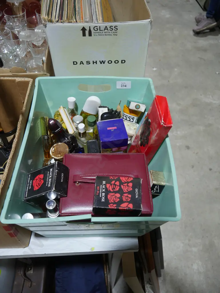 Assorted perfumes Image 1++