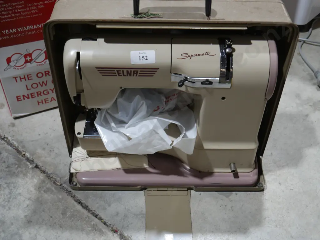 Sewing machine Image 1++