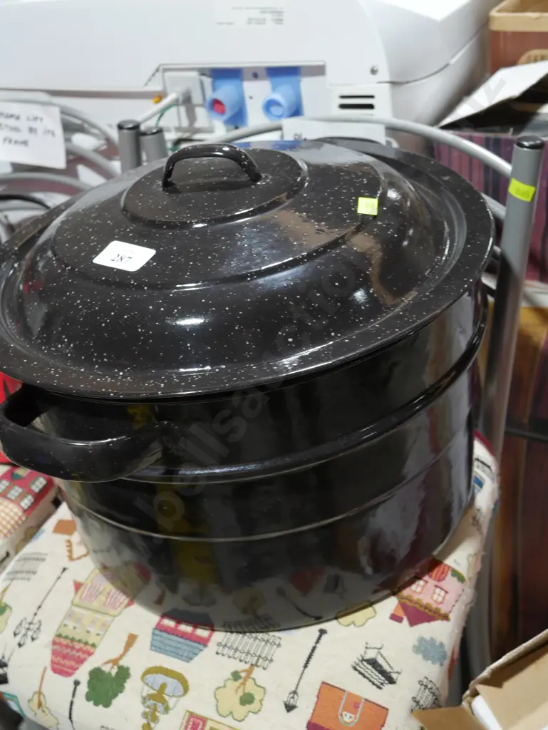 Enamel stock pot Image 1++