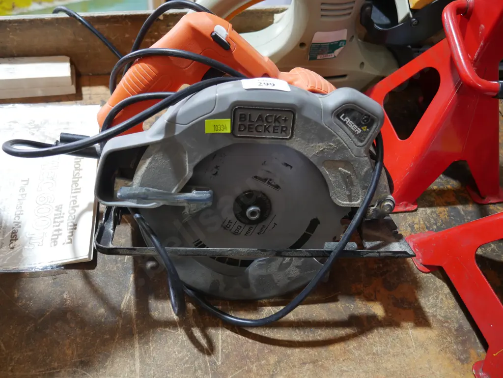 Black & Decker skillsaw Image 1++