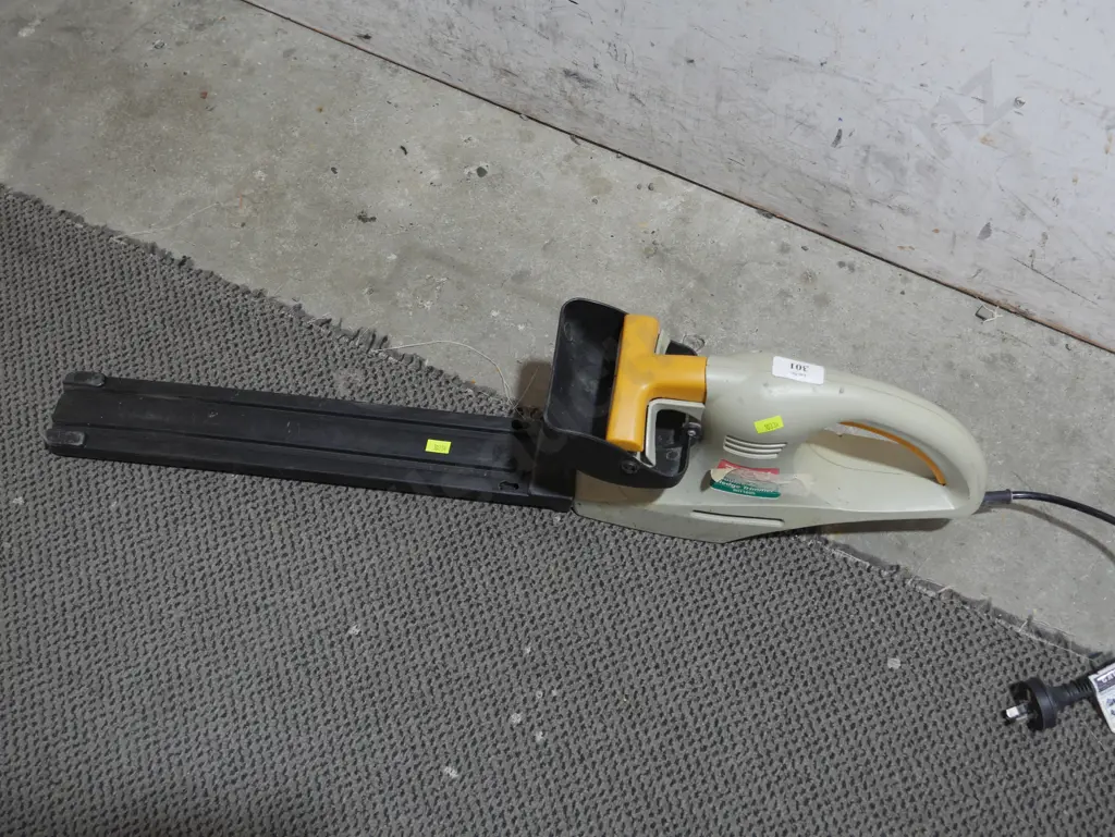 Hedge trimmer Image 1++