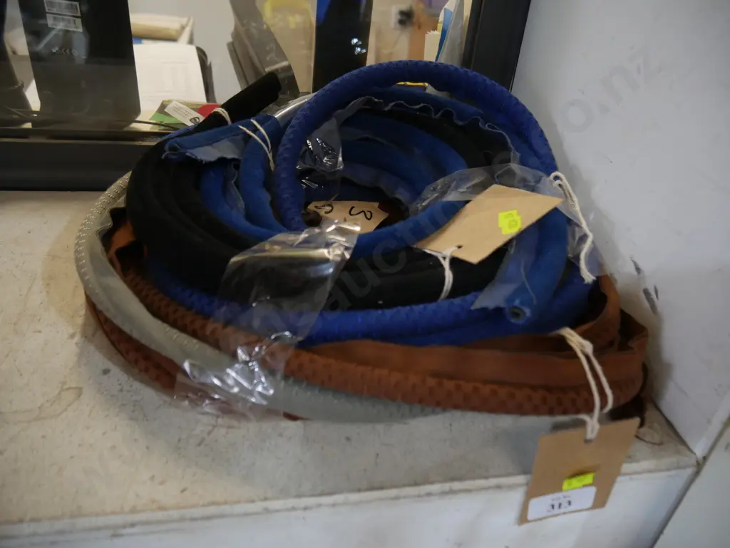 Vehicle weather seal Image 1++