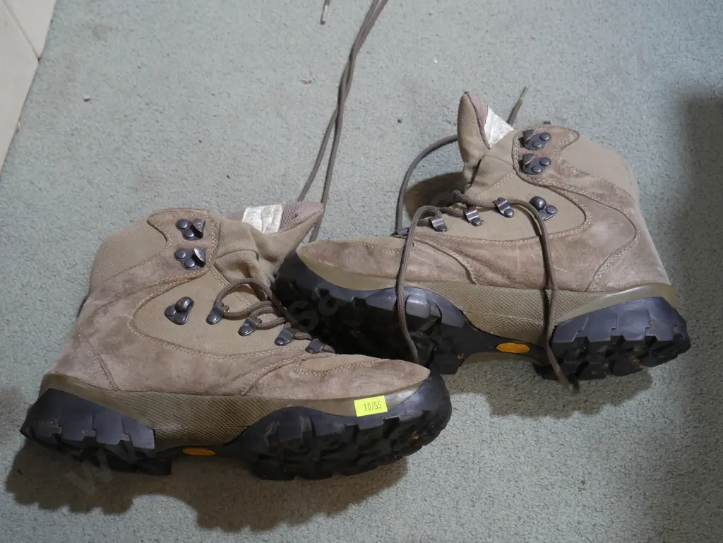 Merrell tramping boots size USA 10 Image 1++