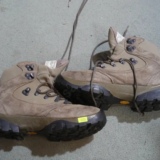 Merrell tramping boots size USA 10