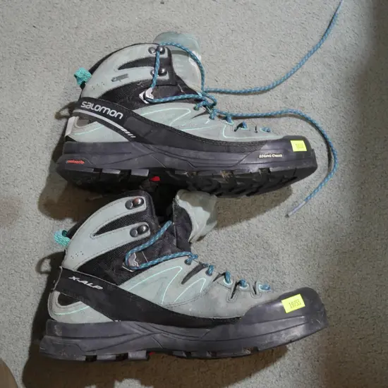 Solomon tramping boots USA size 7
