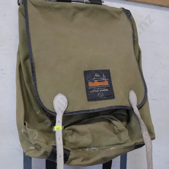 Hallmark little wunda backpack