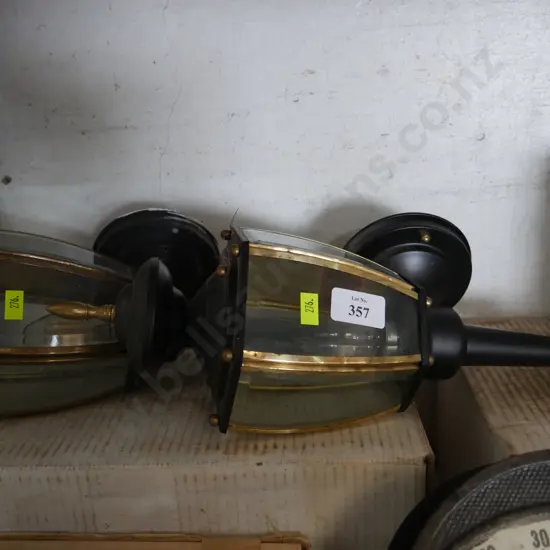 Pair of carriage lamps