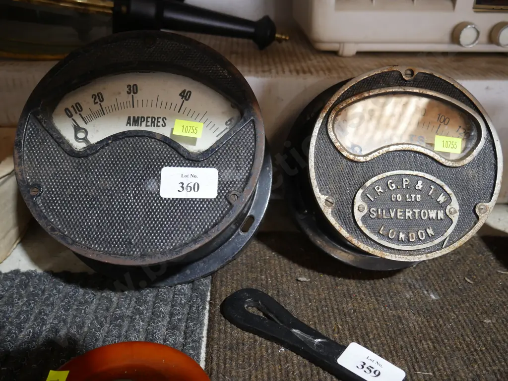 Amp and voltmeter Image 1++