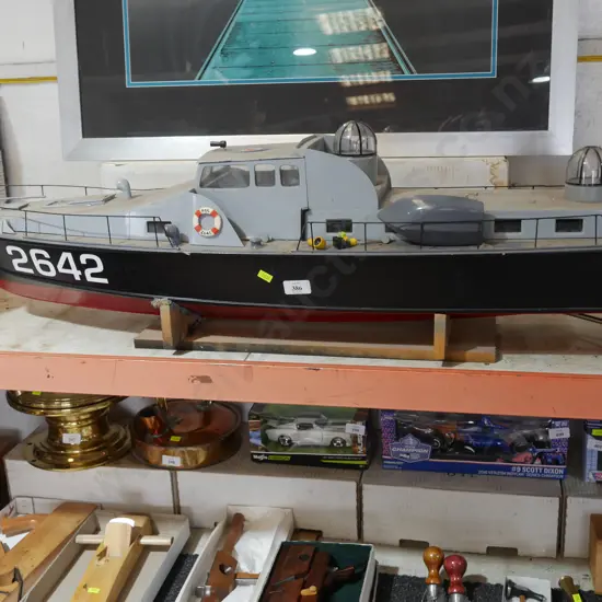 Large model boat