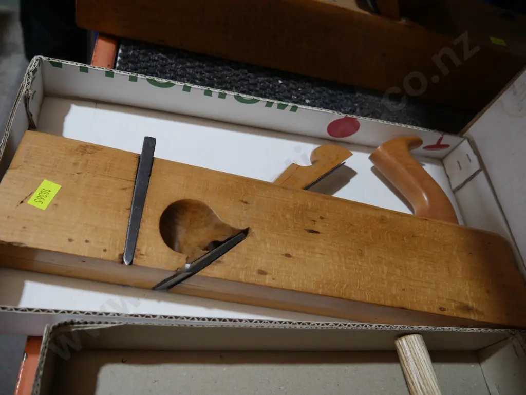 Wooden plane Image 1++