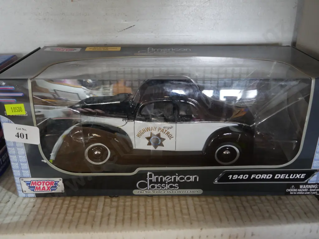 1940 Ford deluxe model Image 1++
