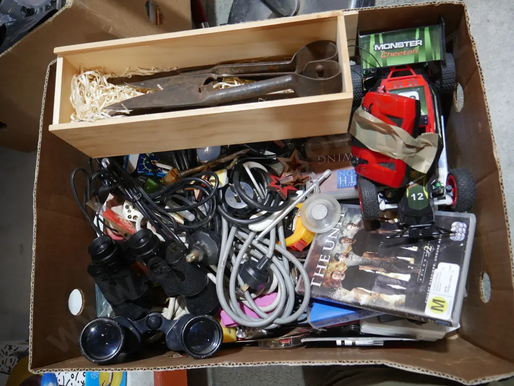 Sheep shears, binoculars etc Image 1++