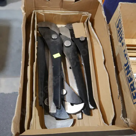 Adjustable wrenches