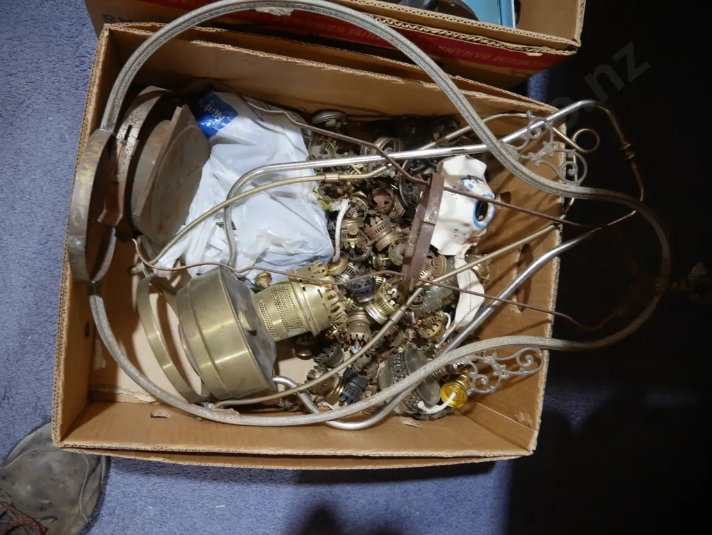 4 boxes of lamp parts Image 1++