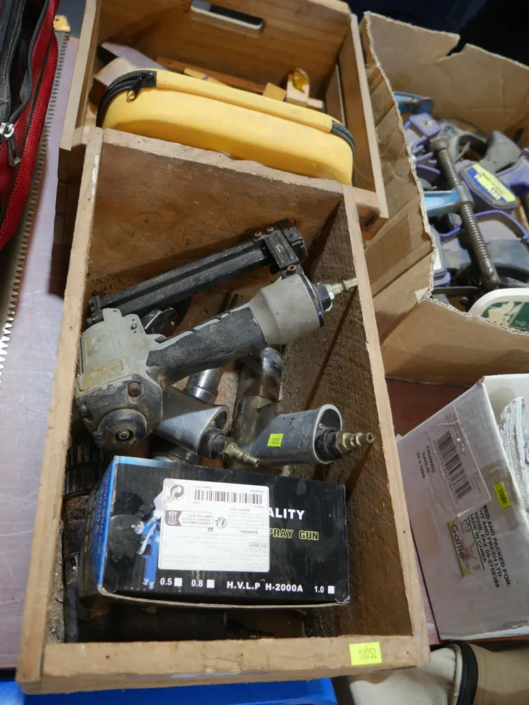 Staple guns spray gun Image 1++