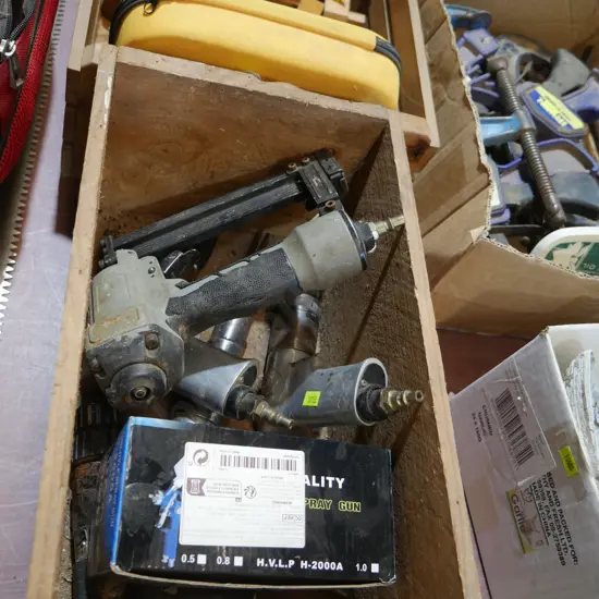 Staple guns spray gun