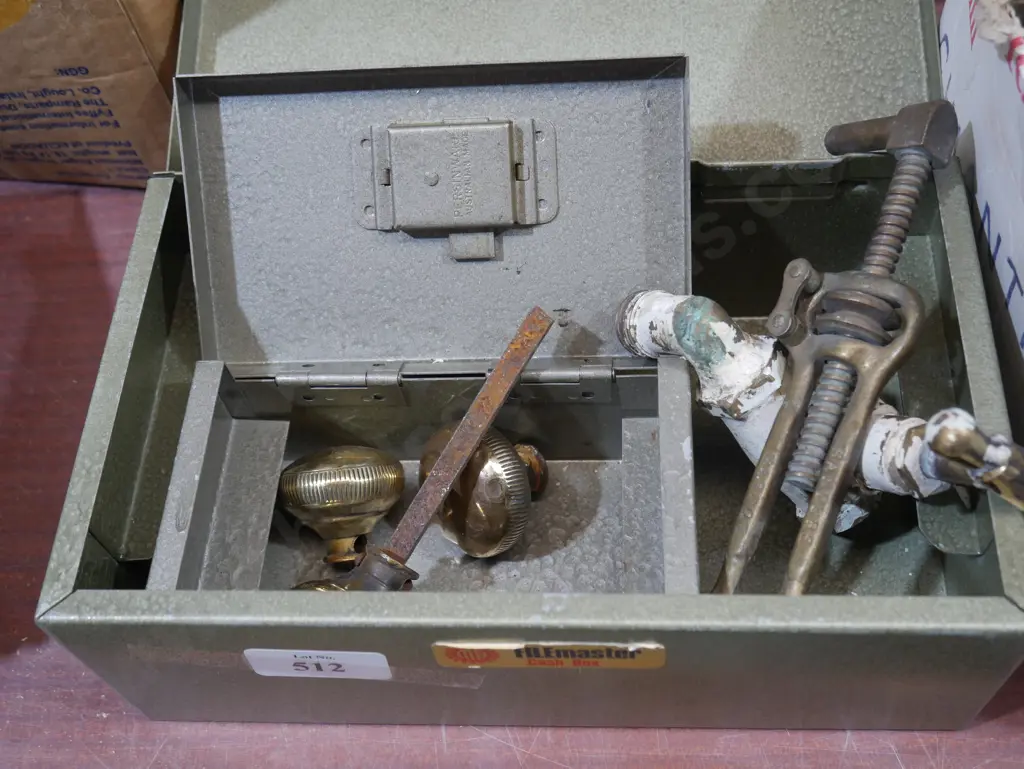 Tins door knobs etc Image 1++