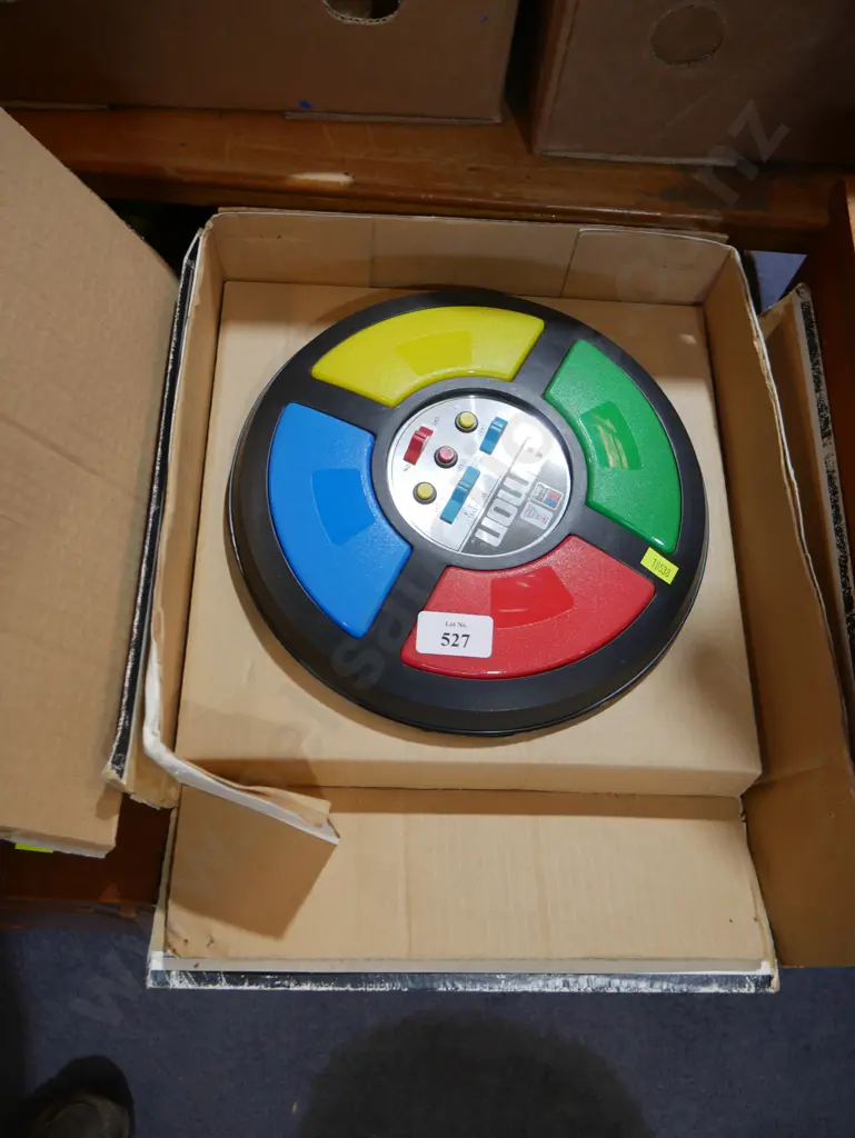 Simon electronic game Image 1++