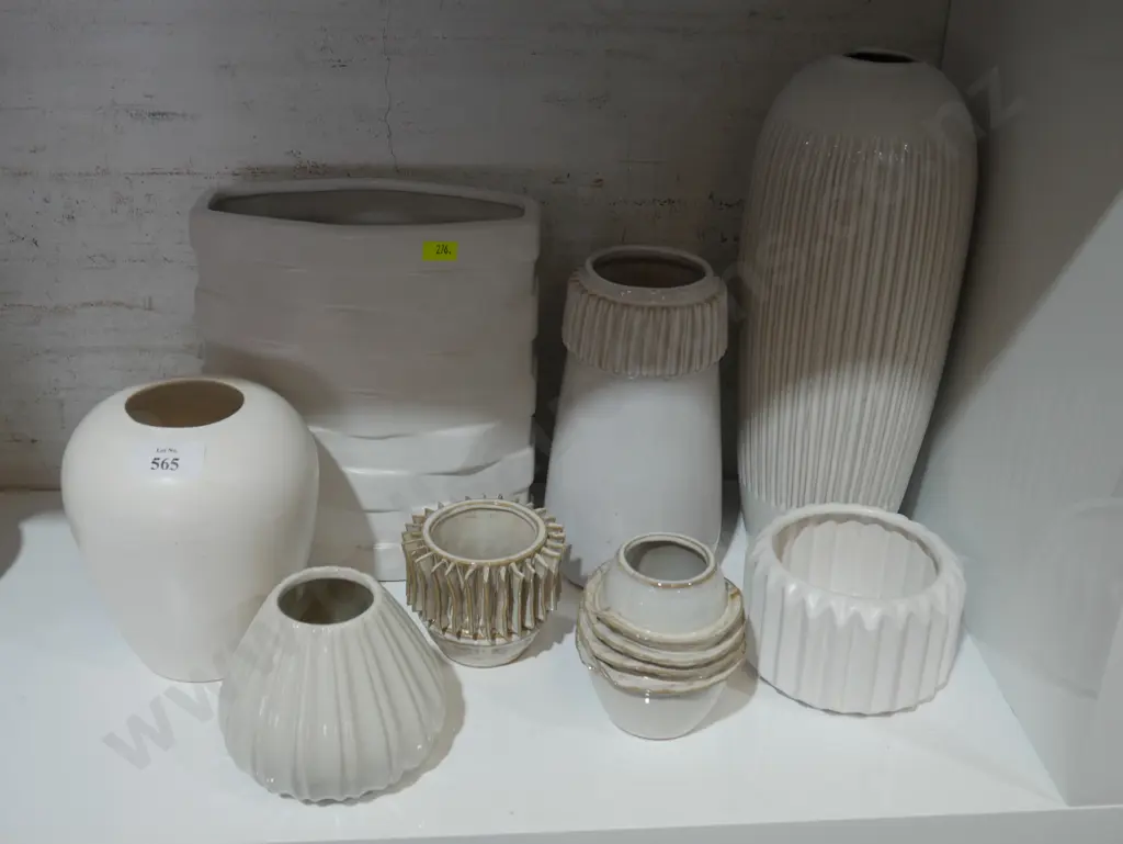 Assorted vases Image 1++