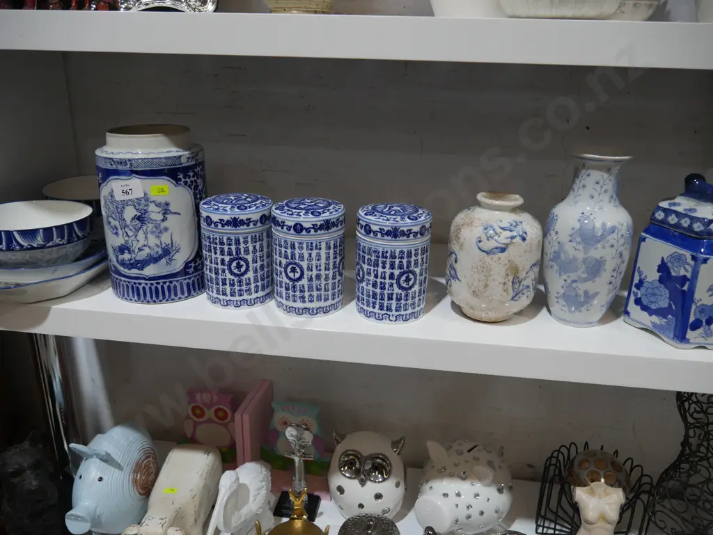 Assorted blue and white vases, bowls etc Image 1++