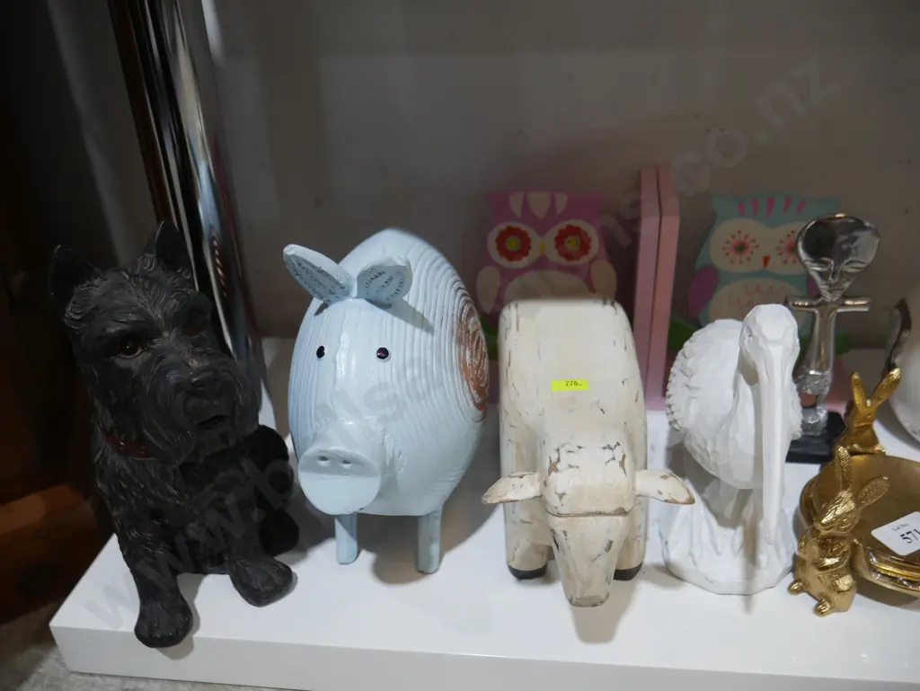 Assorted household ornaments Image 1++