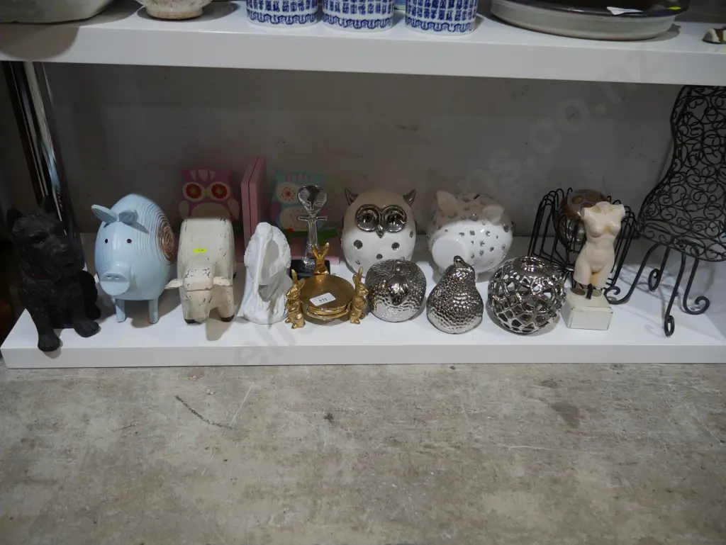 Assorted household ornaments Image 1++