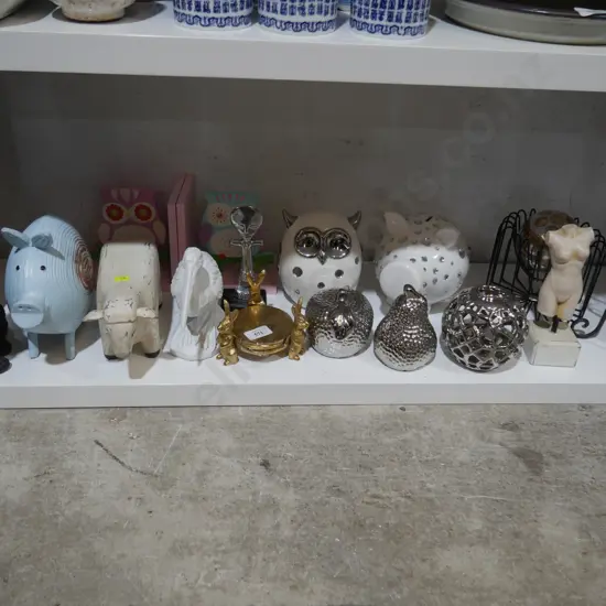 Assorted household ornaments
