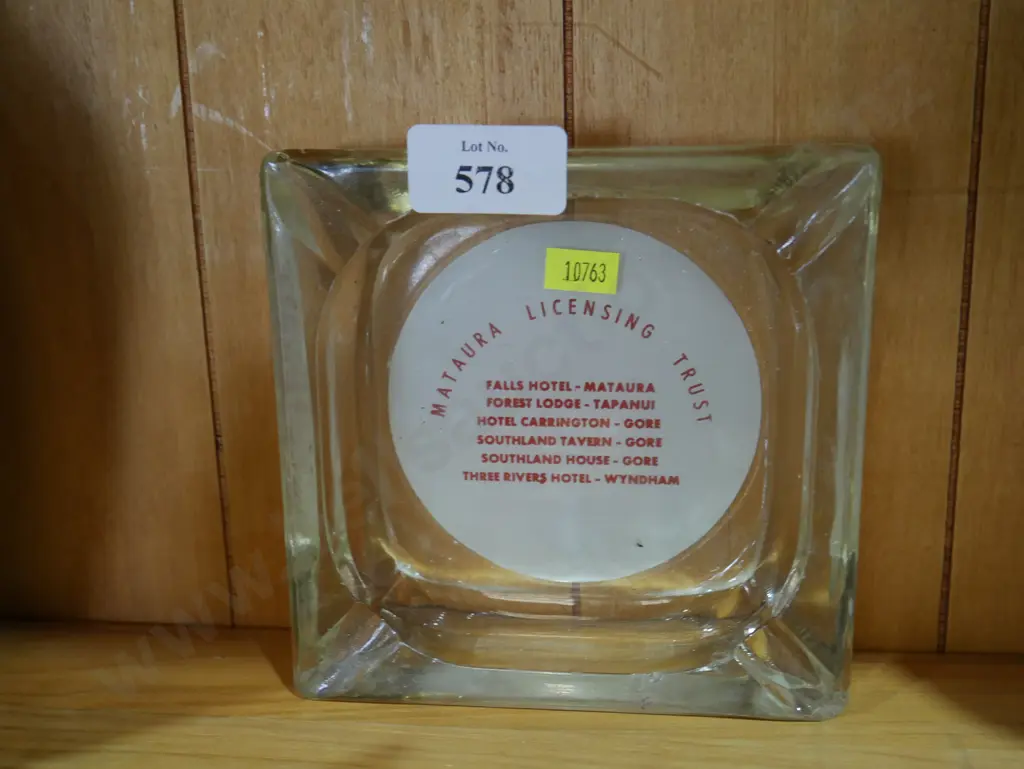 Mataura licensing trust glass ashtray Image 1++