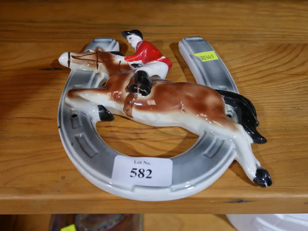 Ceramic hunting scene wall hanging Image 1++