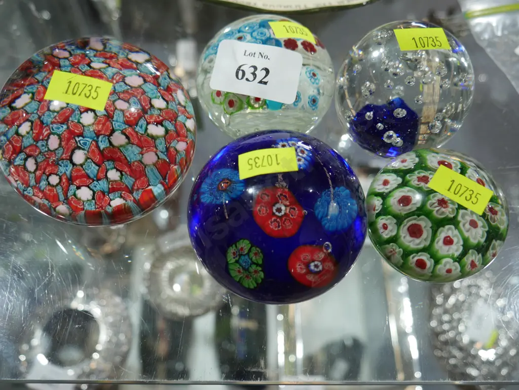 5 glass paperweights Image 1++