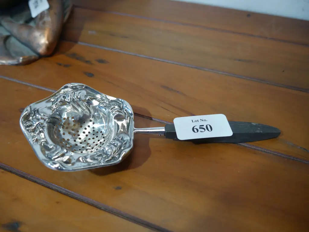 Silver tea strainer Image 1++