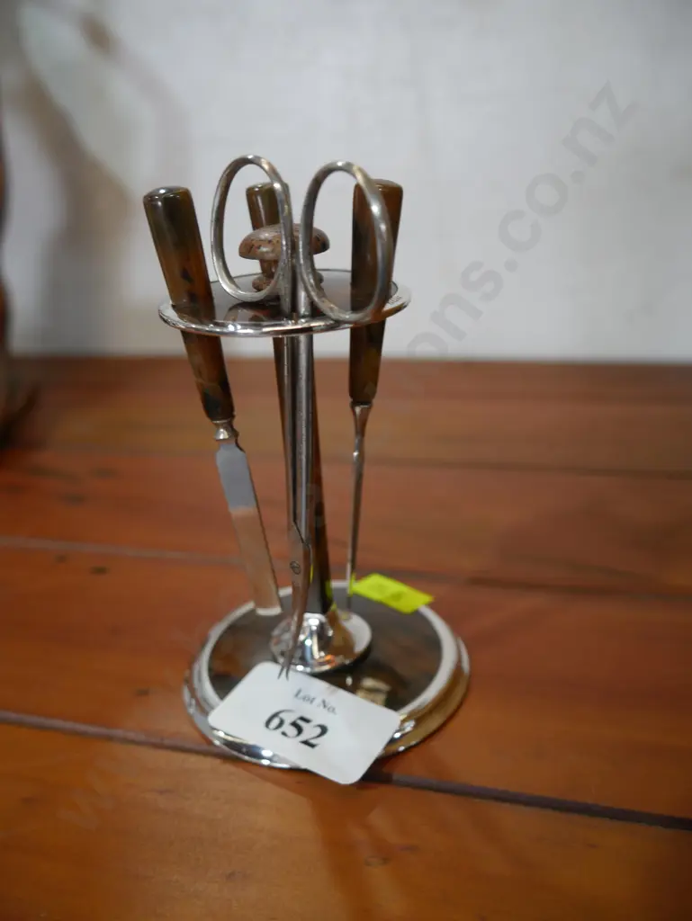 Sterling silver and tortoise shell manicure set Image 1++