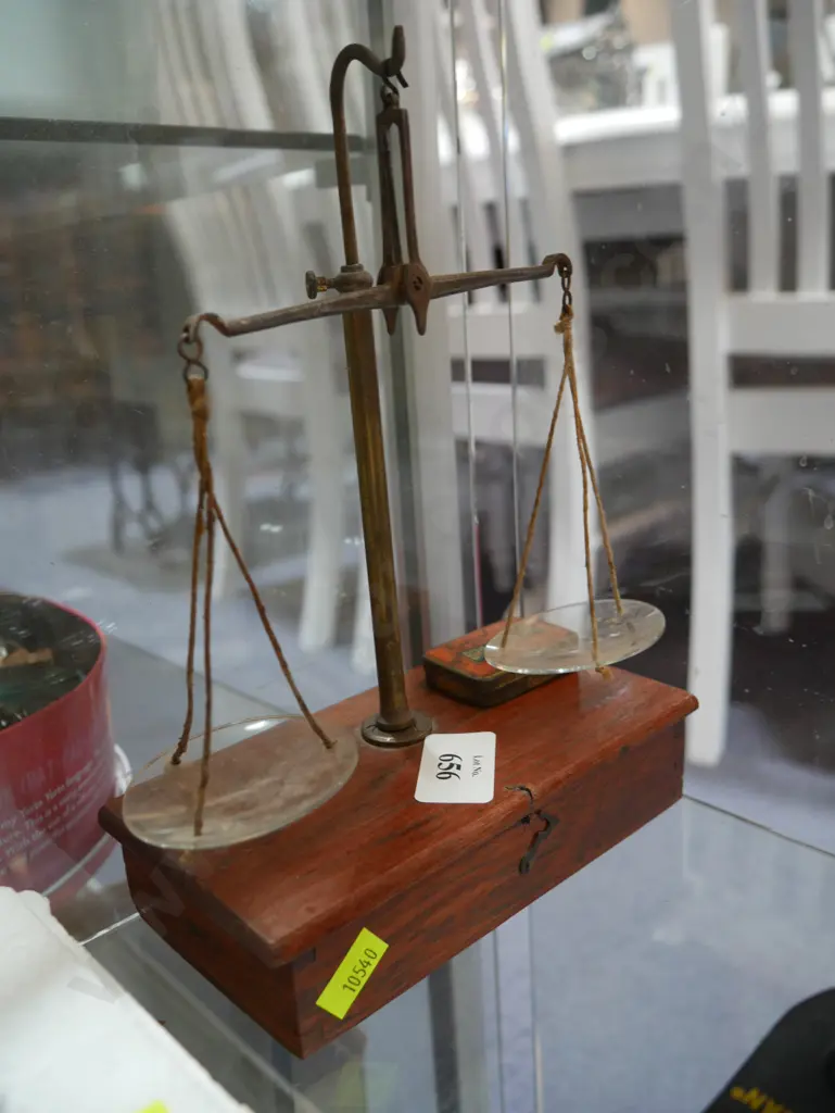 Vintage gold scales and some weights Image 1++