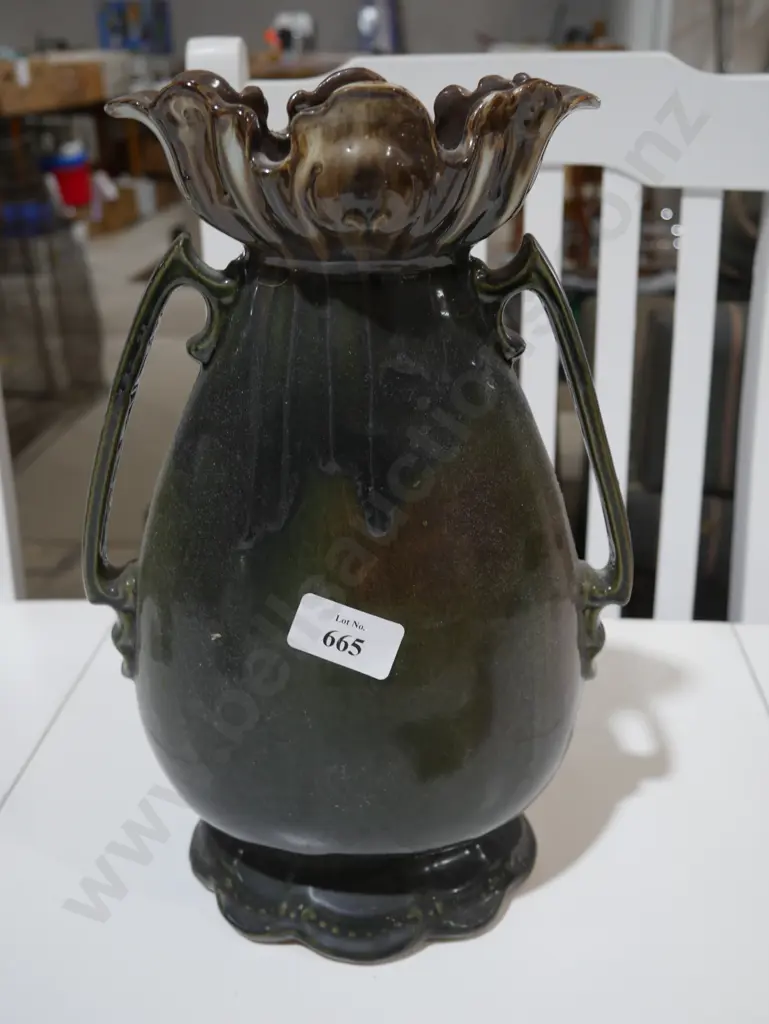 Pottery vase Image 1++
