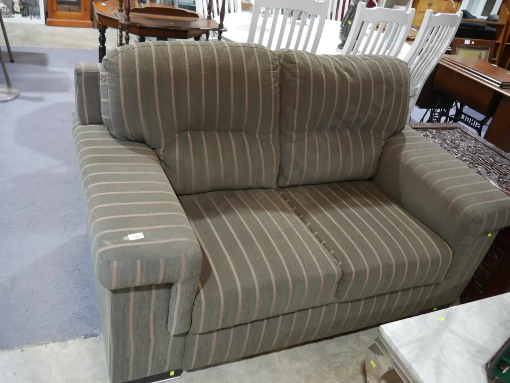 Two-seater sofa Image 1++