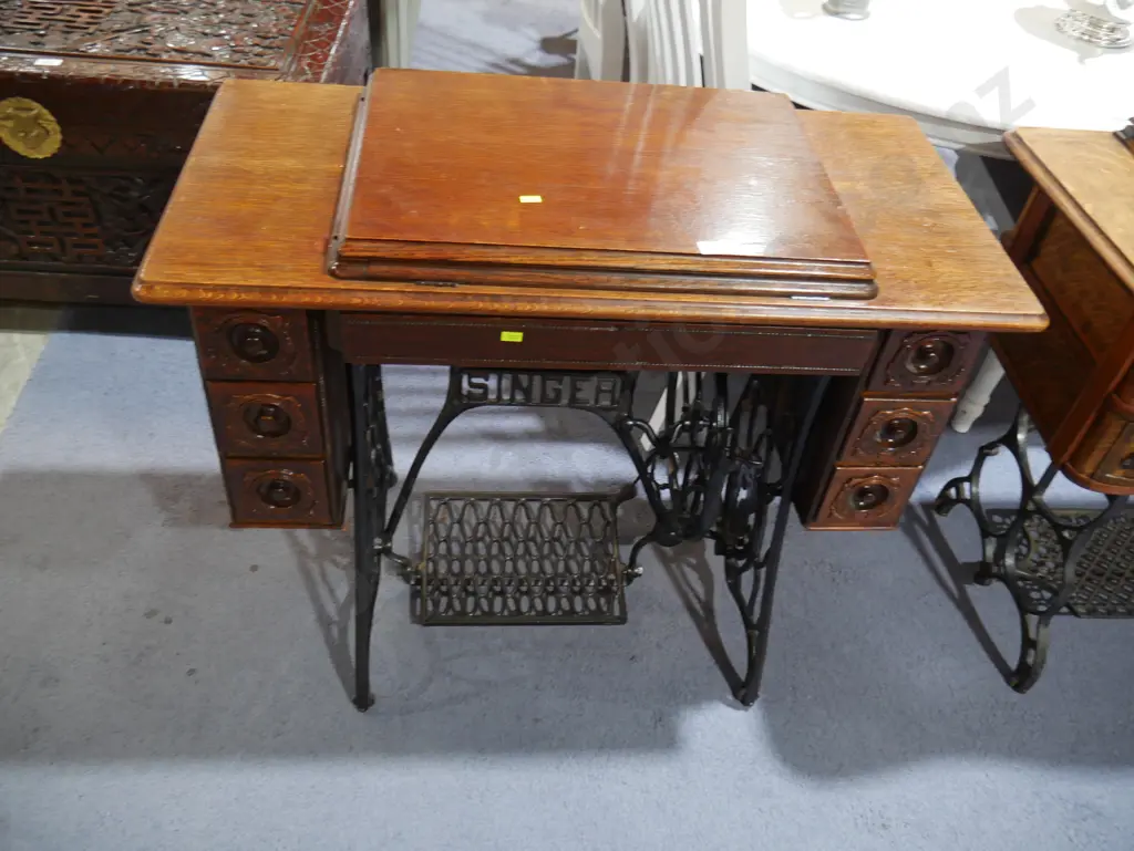 Singer treadle sewing machine Image 1++