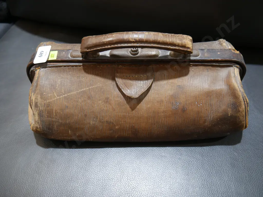 Leather bag Image 1++