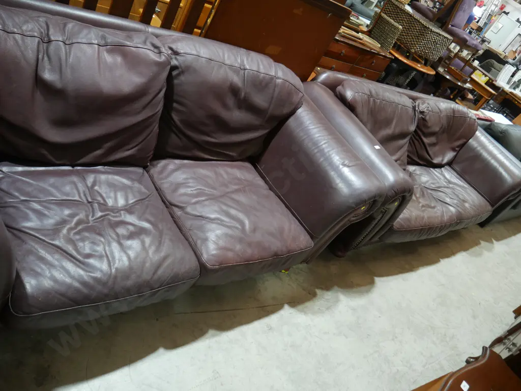 Two-piece leather lounge suite Image 1++