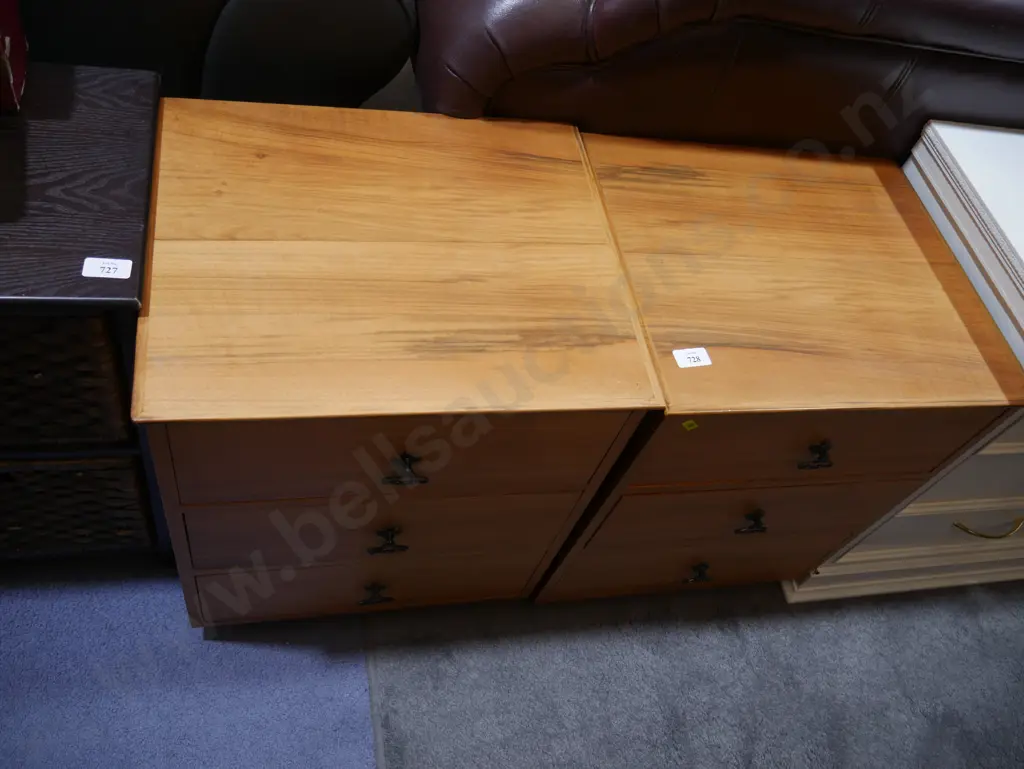 Pair of bedside drawers Image 1++