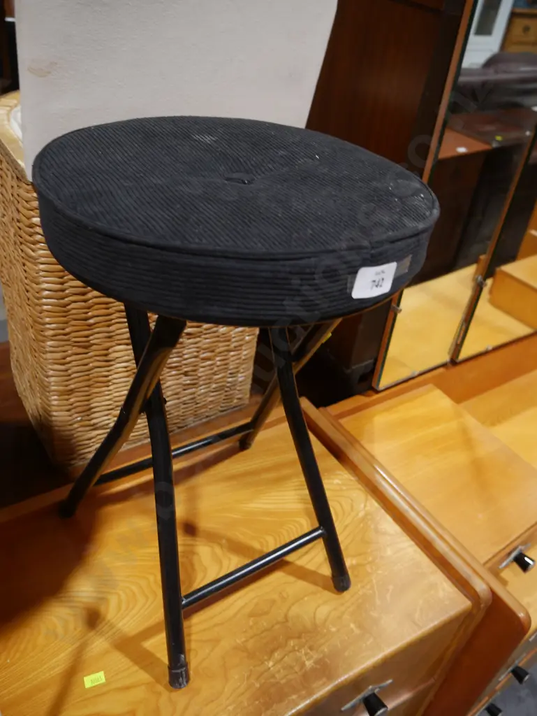 Folding stool Image 1++